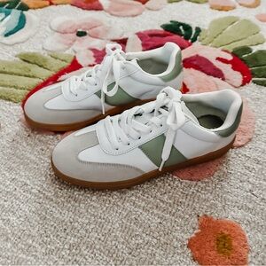 NWT [nautica] low top sneakers